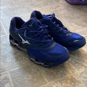 Like new, Mizuno Running shoes, wave prophesy 8